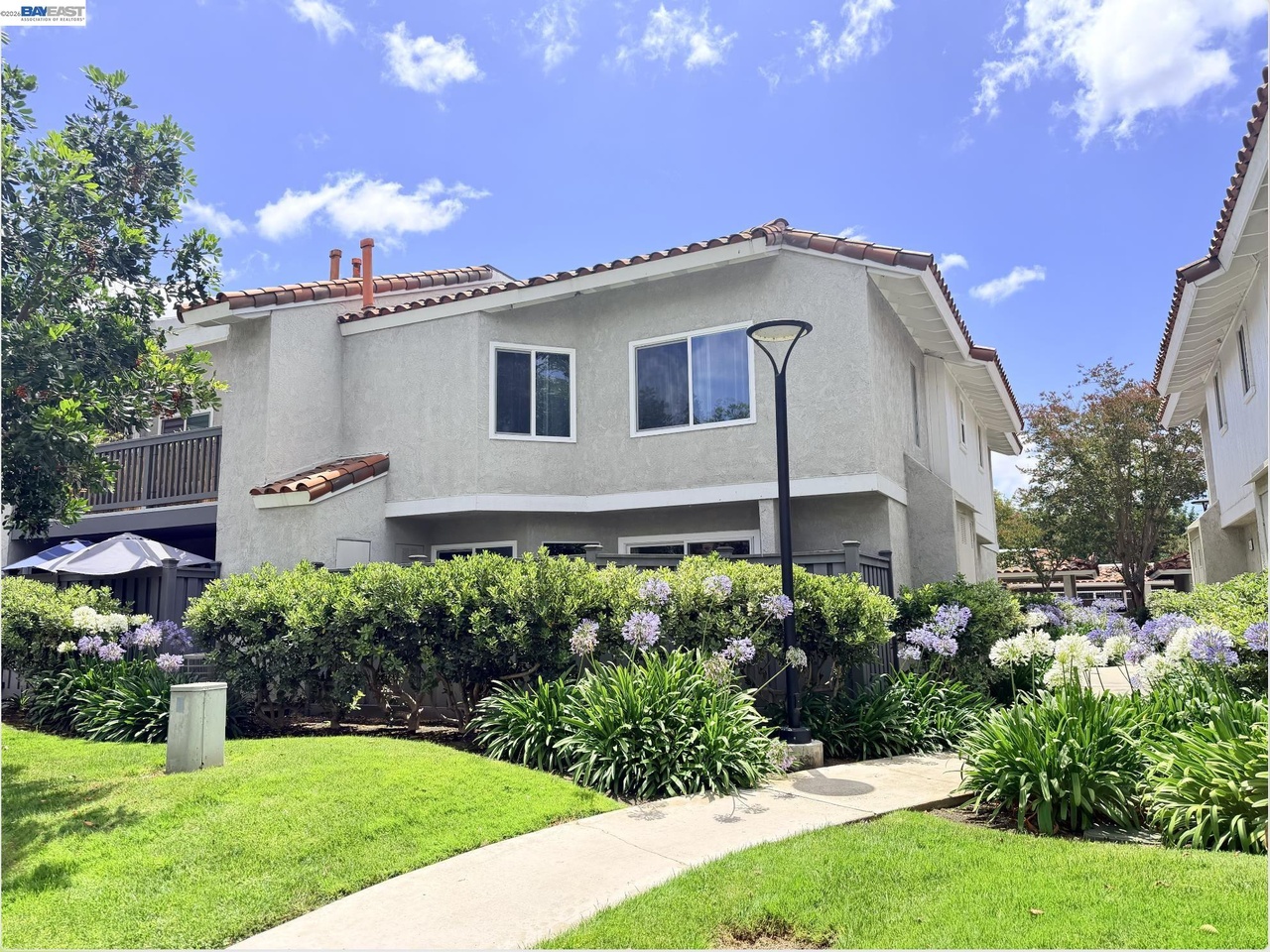 Exterior of 419 Tangelo, an Irvine condominium represented by Prasanna Rangaswamy